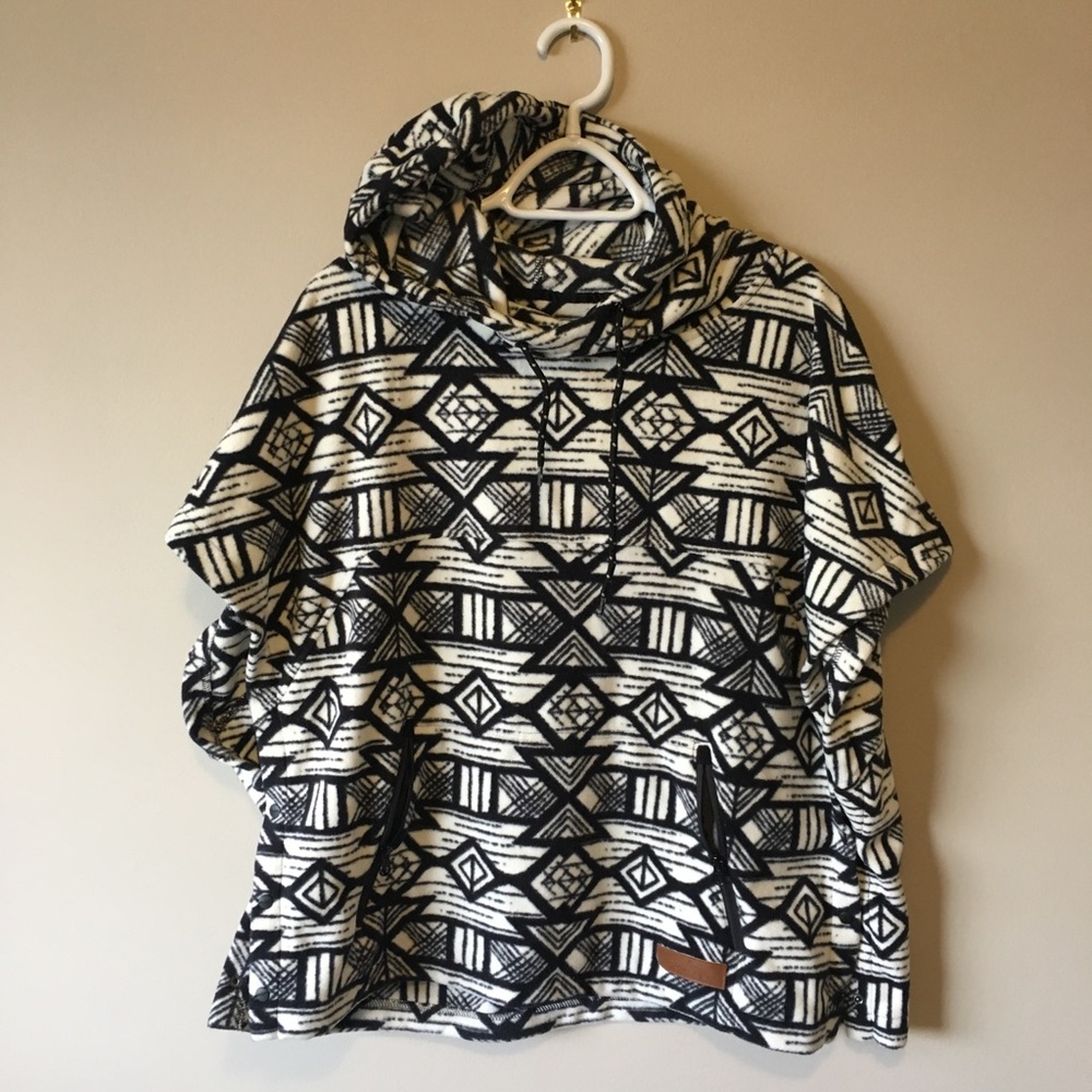 KAVU Woman’s Overlook Pullover Fleece Poncho